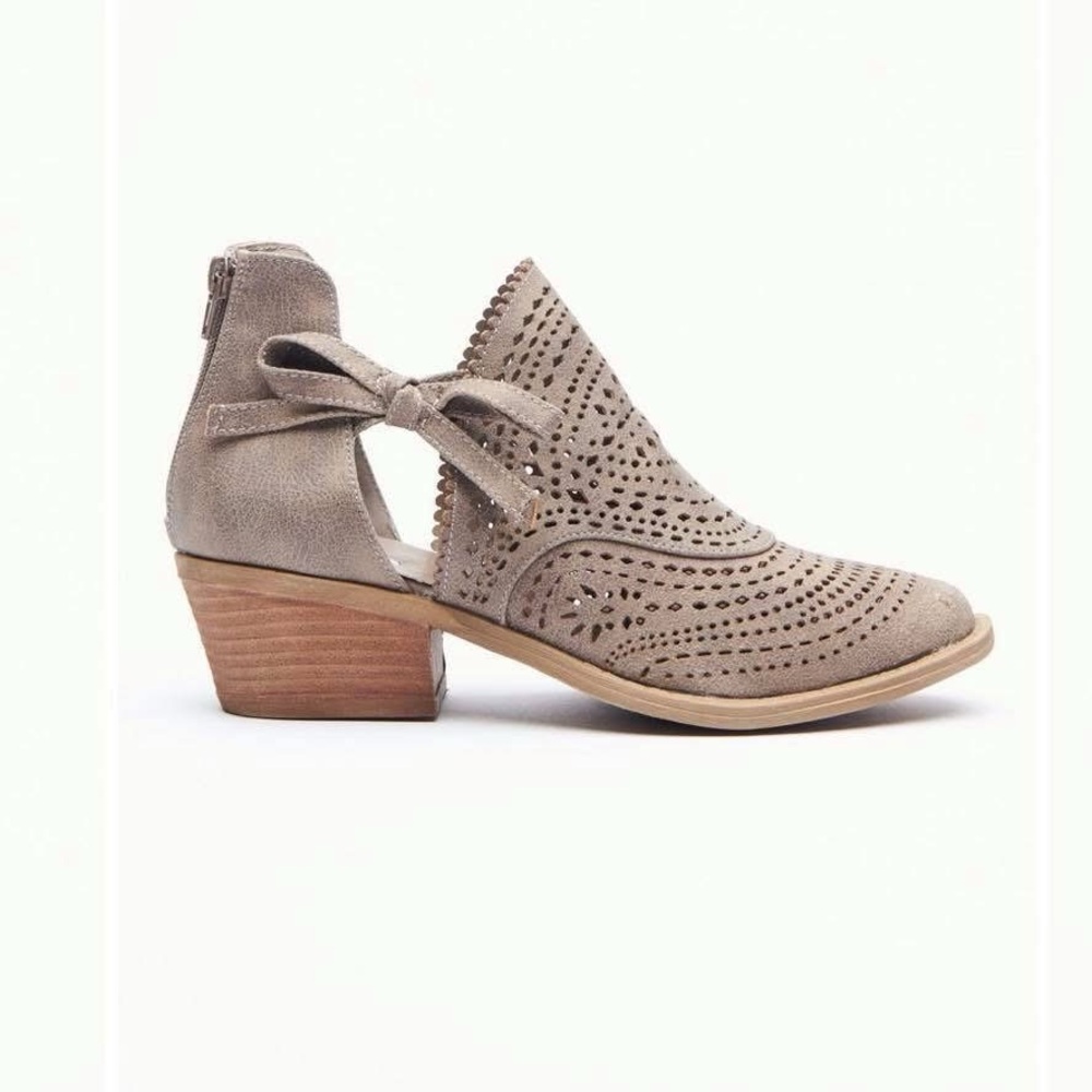 NanaMacs by Very G MY PASSION LASER CUT OUT BOOTIES (GREY) size 6 NWT